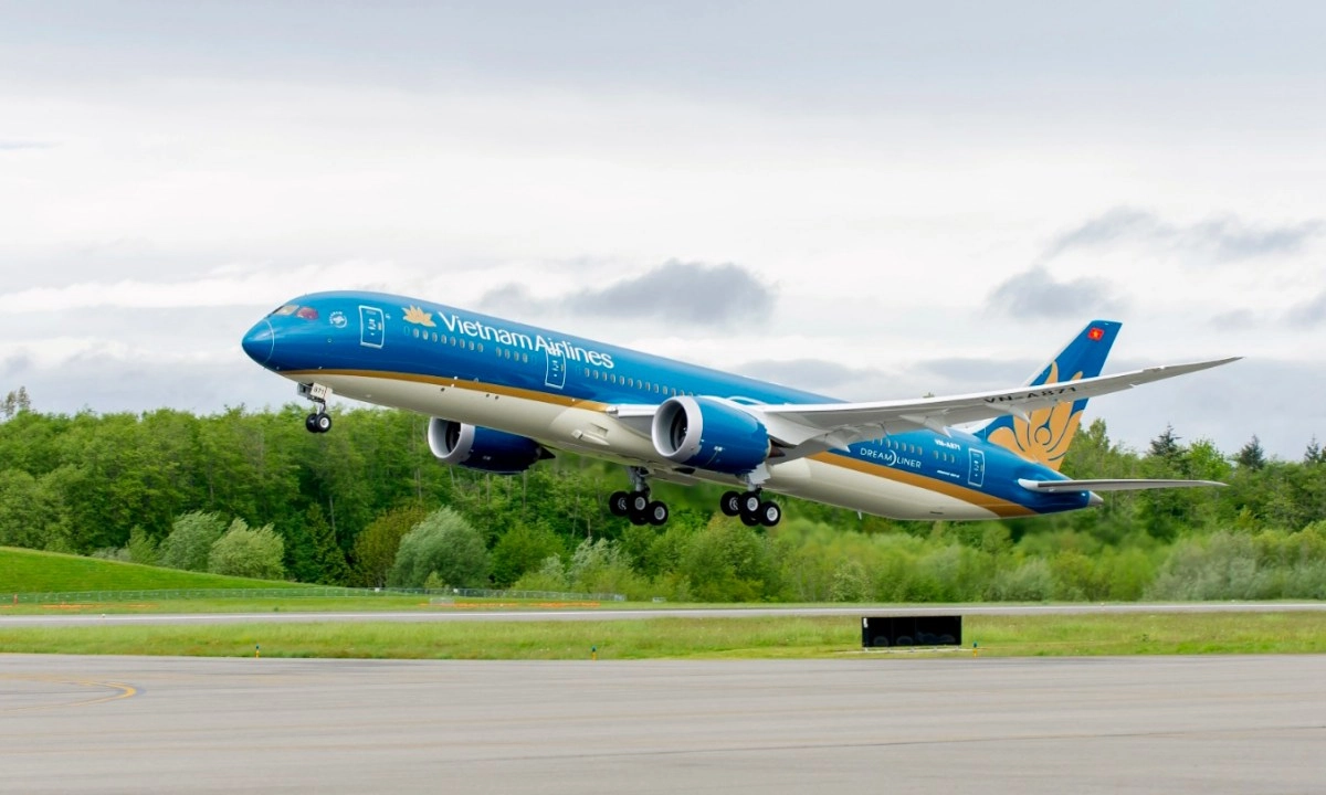 Vietnam Airlines đổi lịch gấp nhiều chuyến bay tại sân bay Tân Sơn Nhất và Côn Đảo