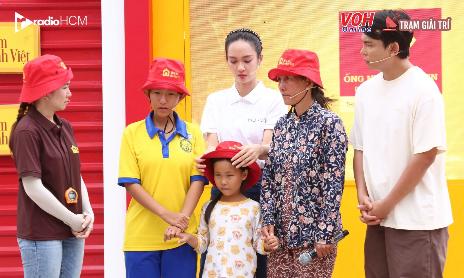 Đỗ Long - Vũ Thúy Quỳnh nghẹn ngào vì người mẹ một mình nuôi con khi chồng mất