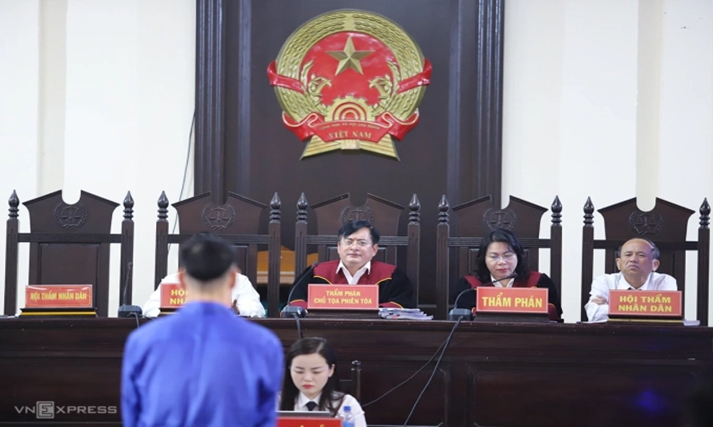 Giả thua khi vật tay, chủ nhà lĩnh 9 năm tù vì truy sát bạn nhậu
