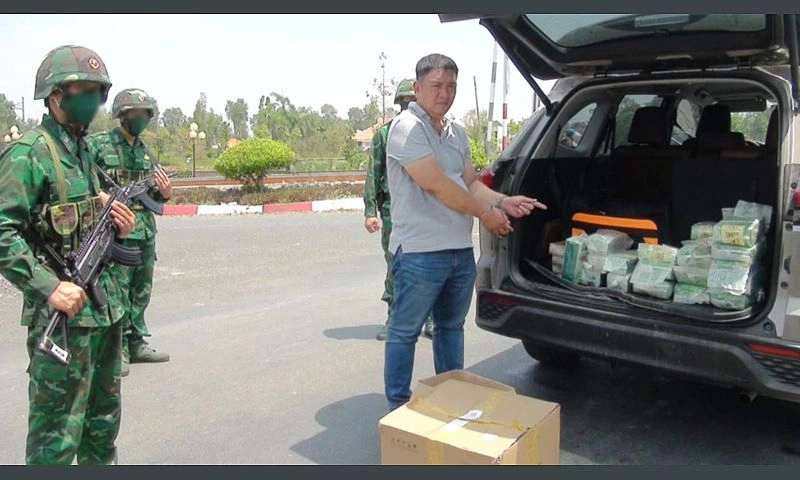 Triệt phá đường dây ma túy xuyên biên giới, thu giữ 26kg ma túy tổng hợp và 12 bánh heroin