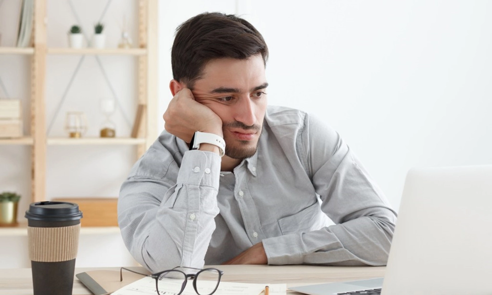 Thói quen phổ biến này nguy hiểm ngang với ‘hút thuốc lá’