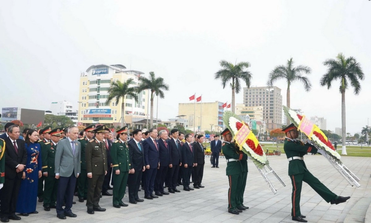 Tổng Bí thư dâng hương tưởng niệm các Anh hùng liệt sĩ tại Đà Nẵng