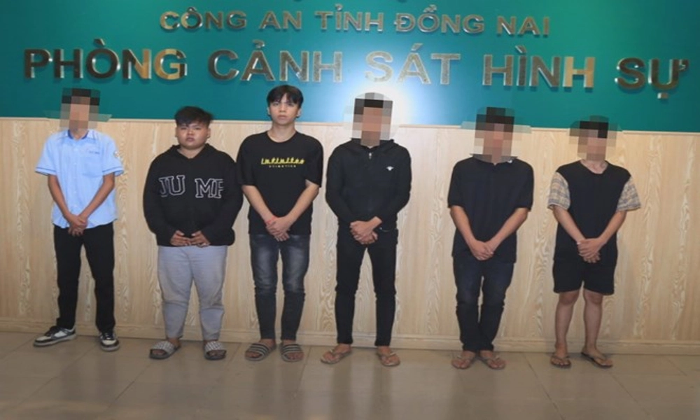 Học sinh 17 tuổi bị đánh hội đồng trước cổng trường: 5 đối tượng bị tạm giữ hình sự