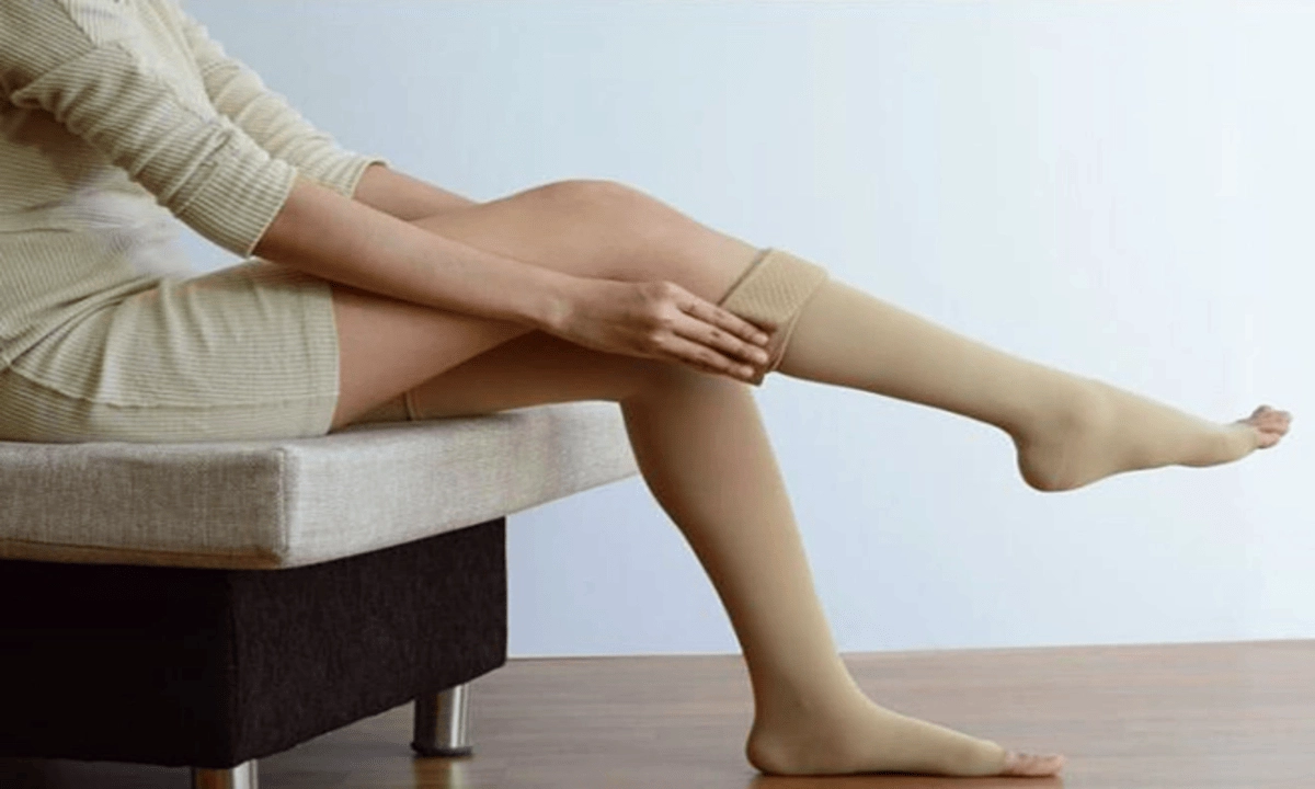 Đi bộ kết hợp vớ y khoa: Giải pháp cho người bệnh tĩnh mạch