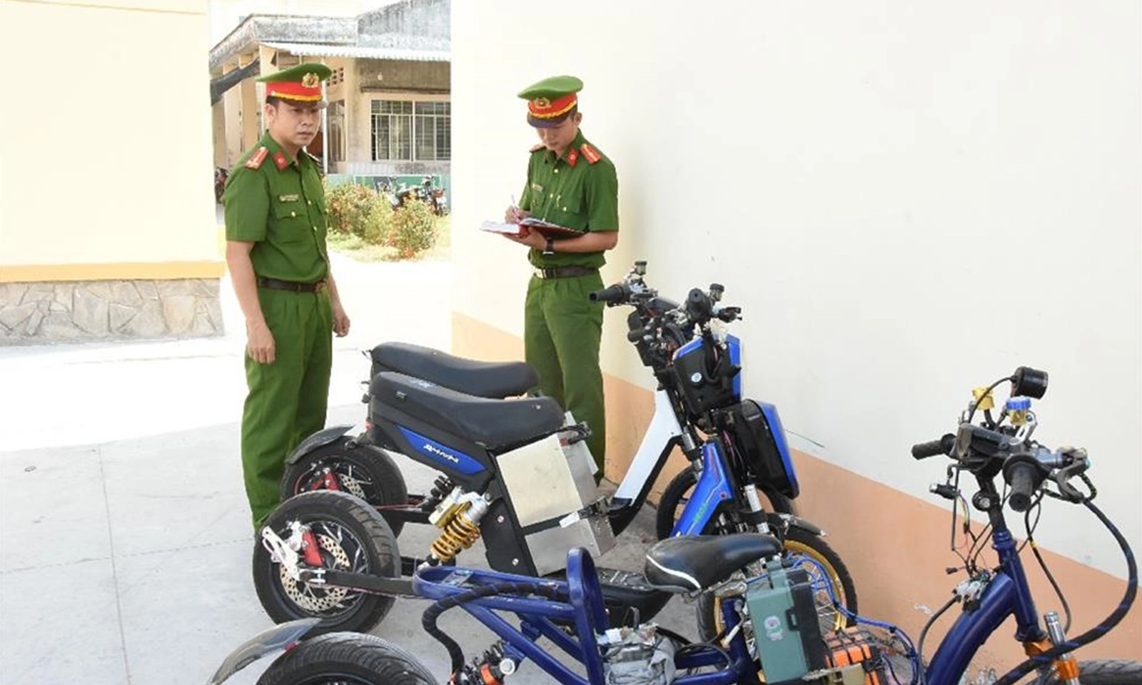 Hiểm họa khôn lường khi thanh thiếu niên độ xe đạp điện, tăng tốc độ lên 80 - 100km/h