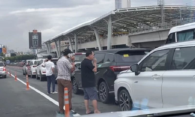 6 ô tô đâm nhau trên cầu Sài Gòn