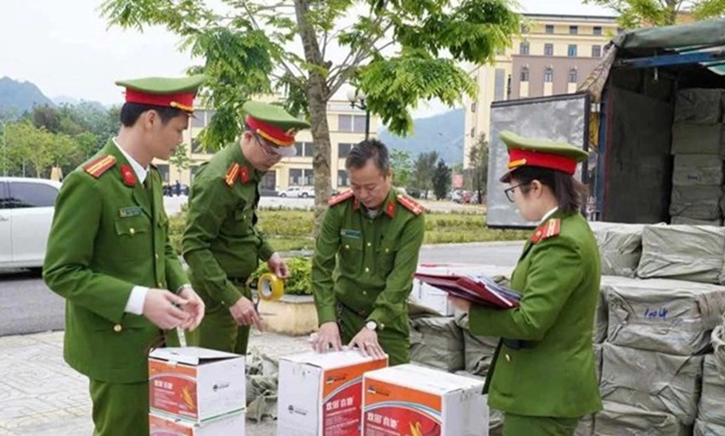 Hà Giang: Phát hiện hơn 2 tấn thuốc trừ cỏ không rõ nguồn gốc