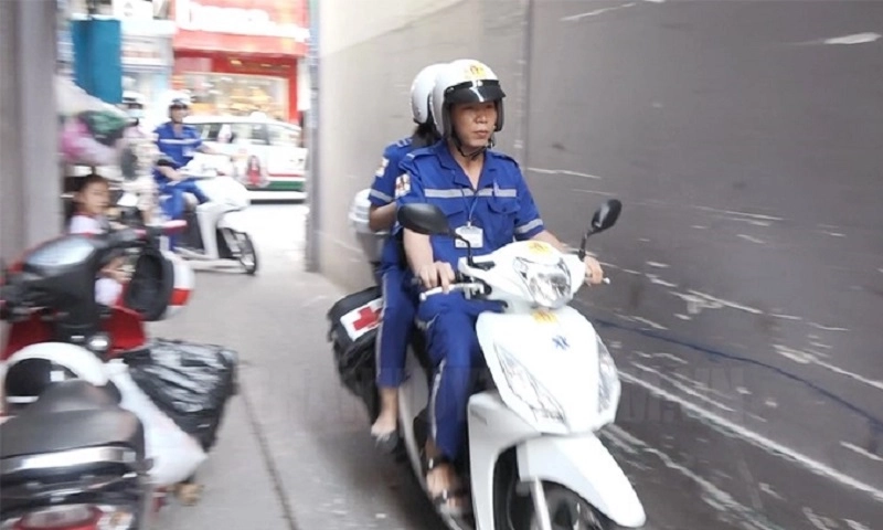 Cứu sống cụ bà 75 tuổi bị ngưng tim nhờ kết hợp hướng dẫn sơ cứu từ xa và xe cấp cứu hai bánh