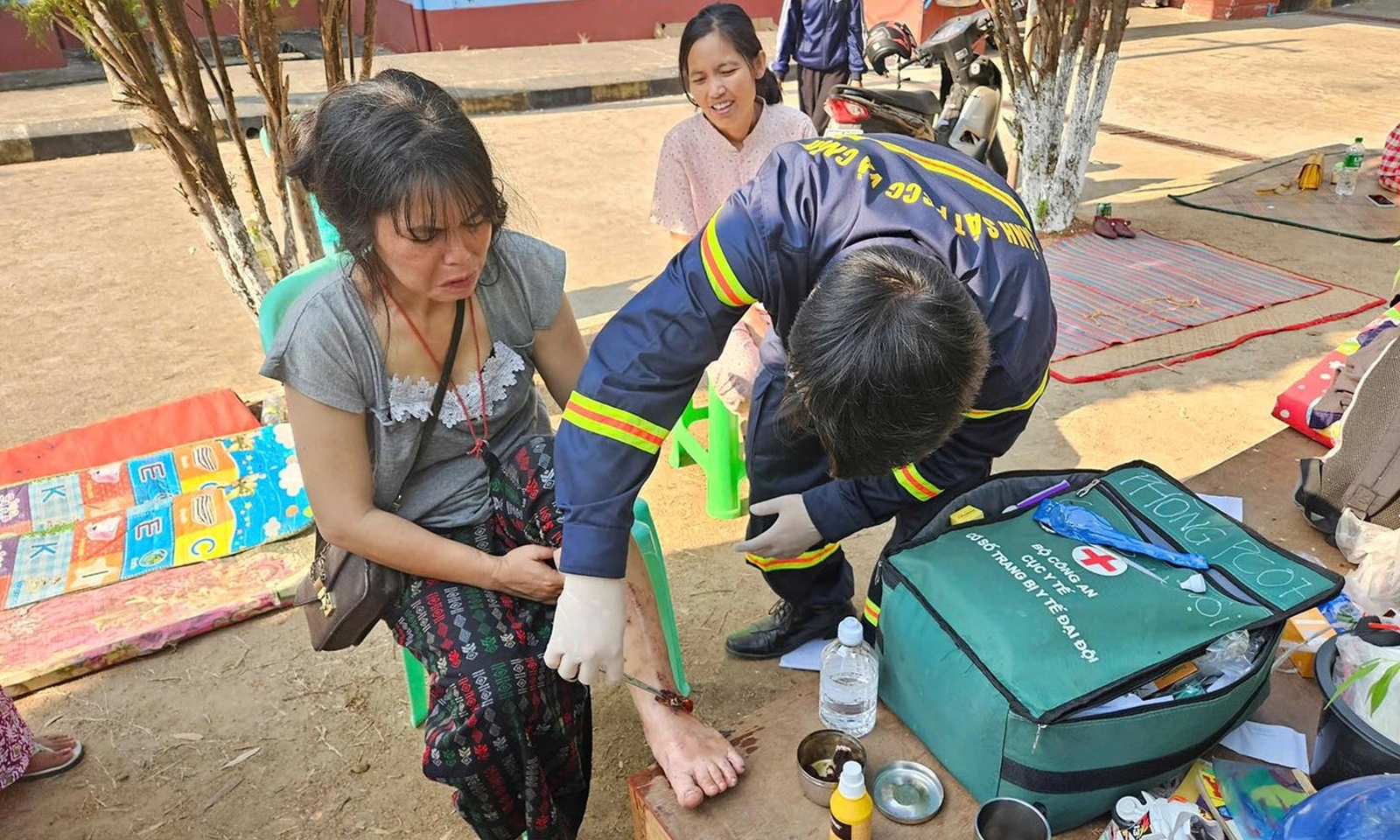 Động đất tại Myanmar: Lực lượng cứu hộ Việt Nam dựng lều chăm sóc y tế cho người dân