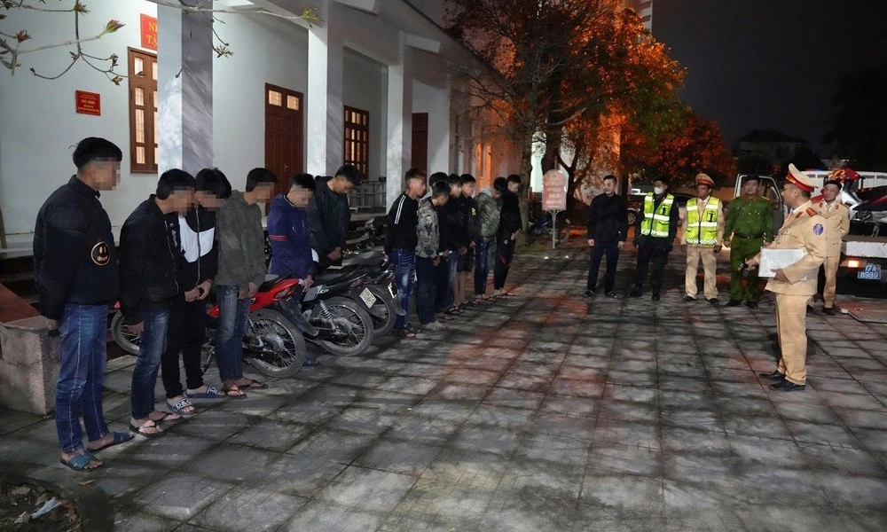 Trong 2 ngày, bắt hơn 50 thanh thiếu niên tụ tập đua xe trái phép 