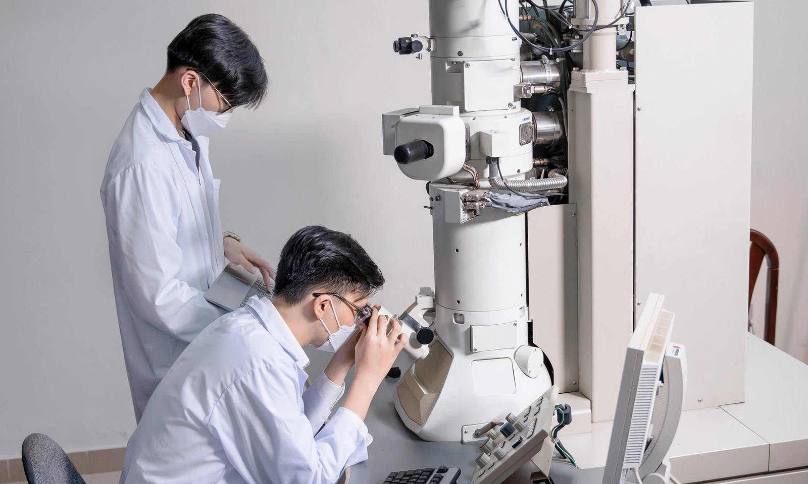 Đề xuất miễn học phí, cấp học bổng cho sinh viên, học viên sau đại học các ngành khoa học cơ bản