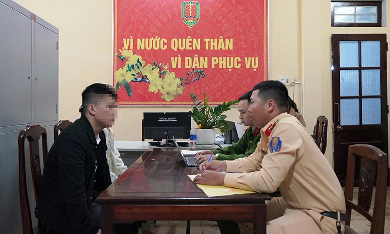 Thanh niên đánh người sau va chạm giao thông bị mời lên xử lý