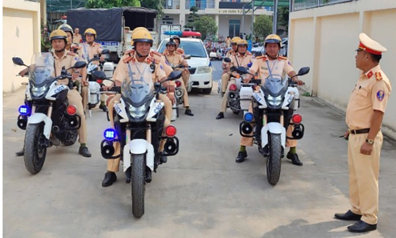 Cảnh sát giao thông ra quân bảo đảm ATGT dịp nghỉ Lễ