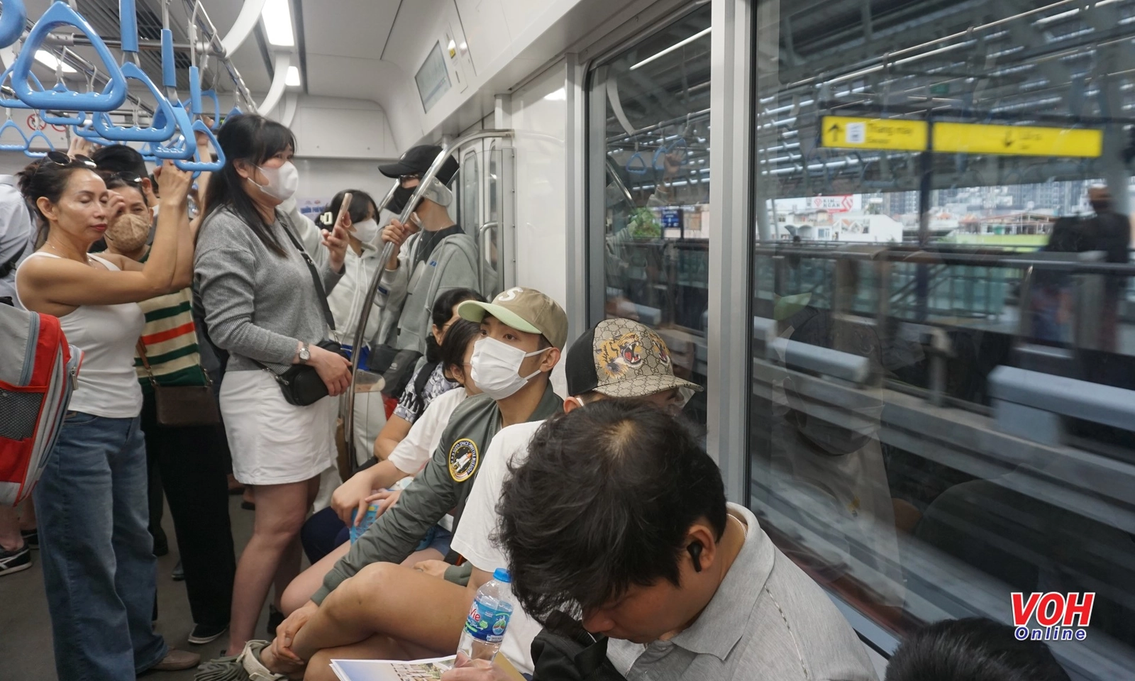 Metro số 1 tăng chuyến phục vụ hành khách dịp lễ 30/4