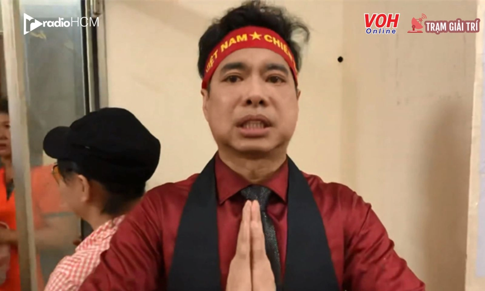 Ngọc Sơn thường thắp nhang sau mỗi buổi diễn, lý do khiến khán giả xúc động