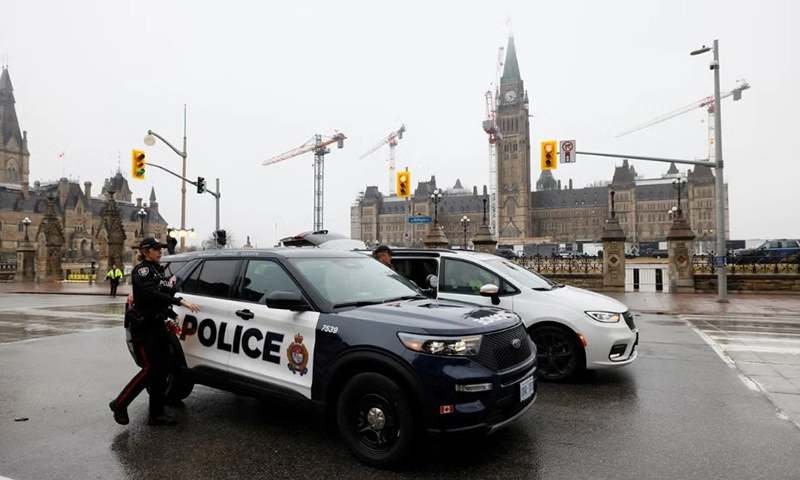 Tòa nhà quốc hội Canada bị phong tỏa do có kẻ cố thủ bên trong