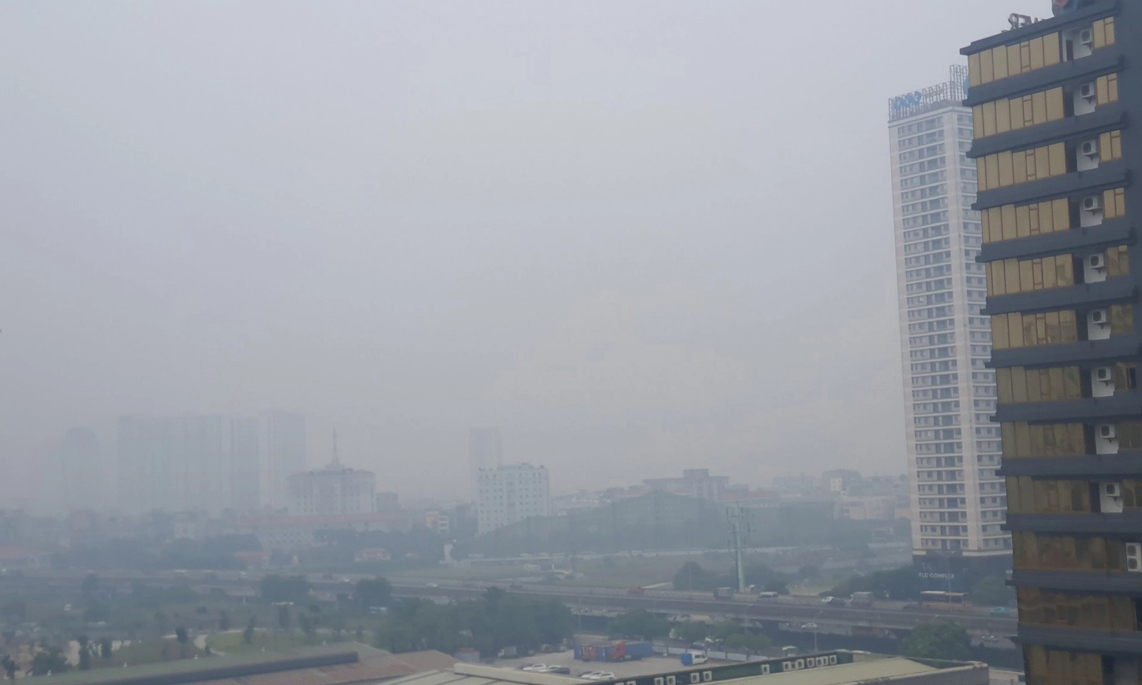 Không khí Hà Nội ô nhiễm thứ 2 thế giới, giải pháp nào cho giao thông xanh?