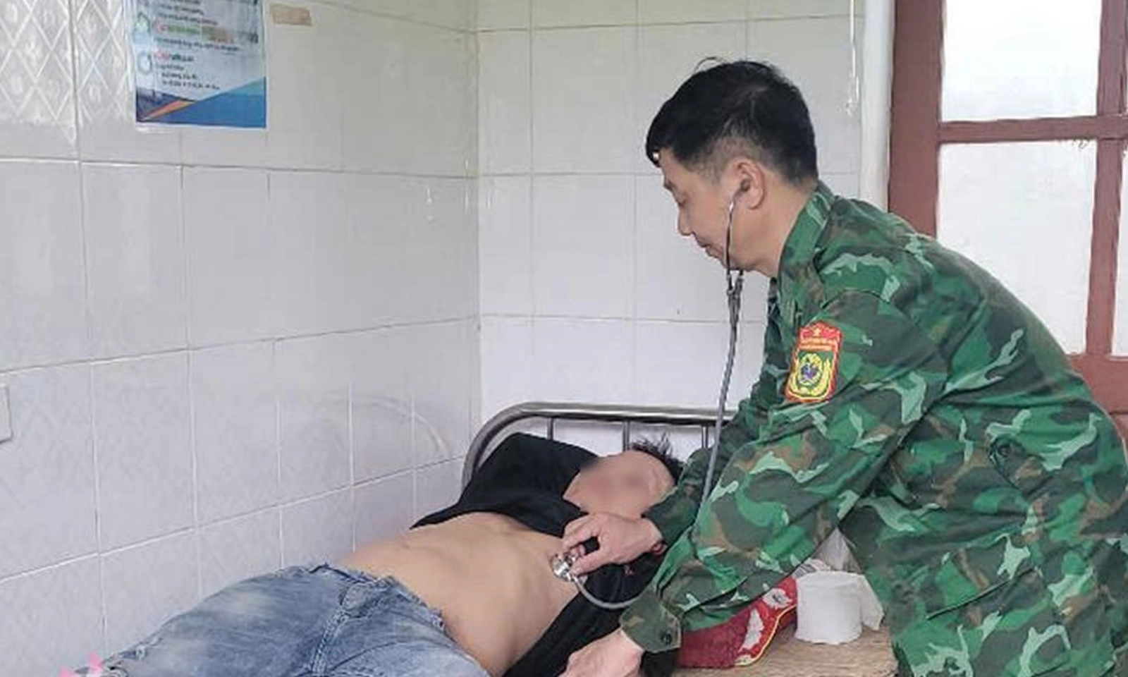 Kịp thời cứu sống người đàn ông ăn lá ngón tự tử vì mâu thuẫn với vợ