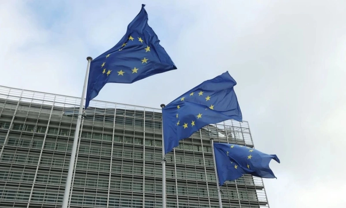 EU “phản đòn” Mỹ: Áp thuế trả đũa gần 25%