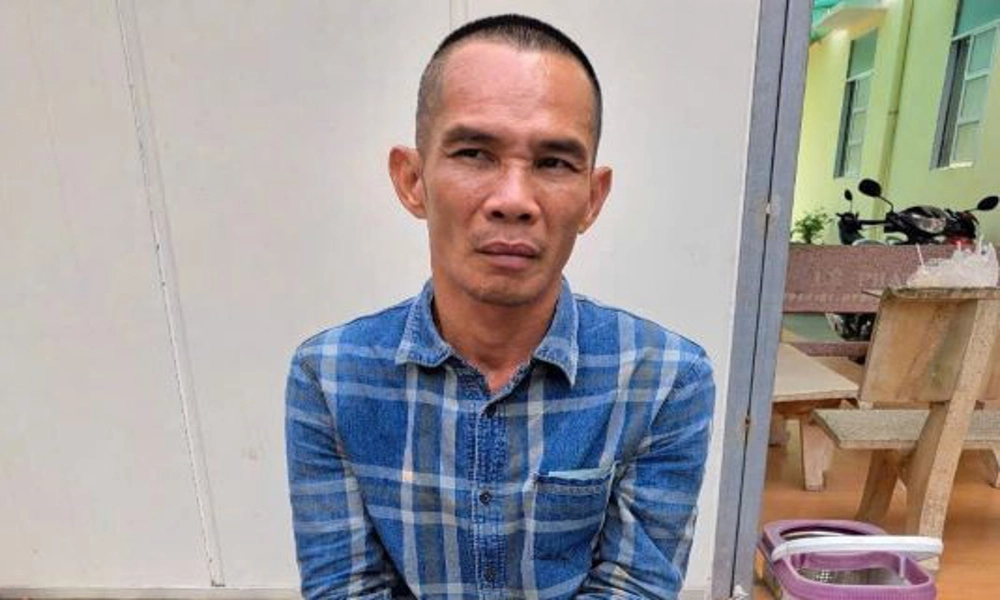 Vừa ra tù 5 ngày, lại ngáo đá khống chế con tin bằng dao tự chế