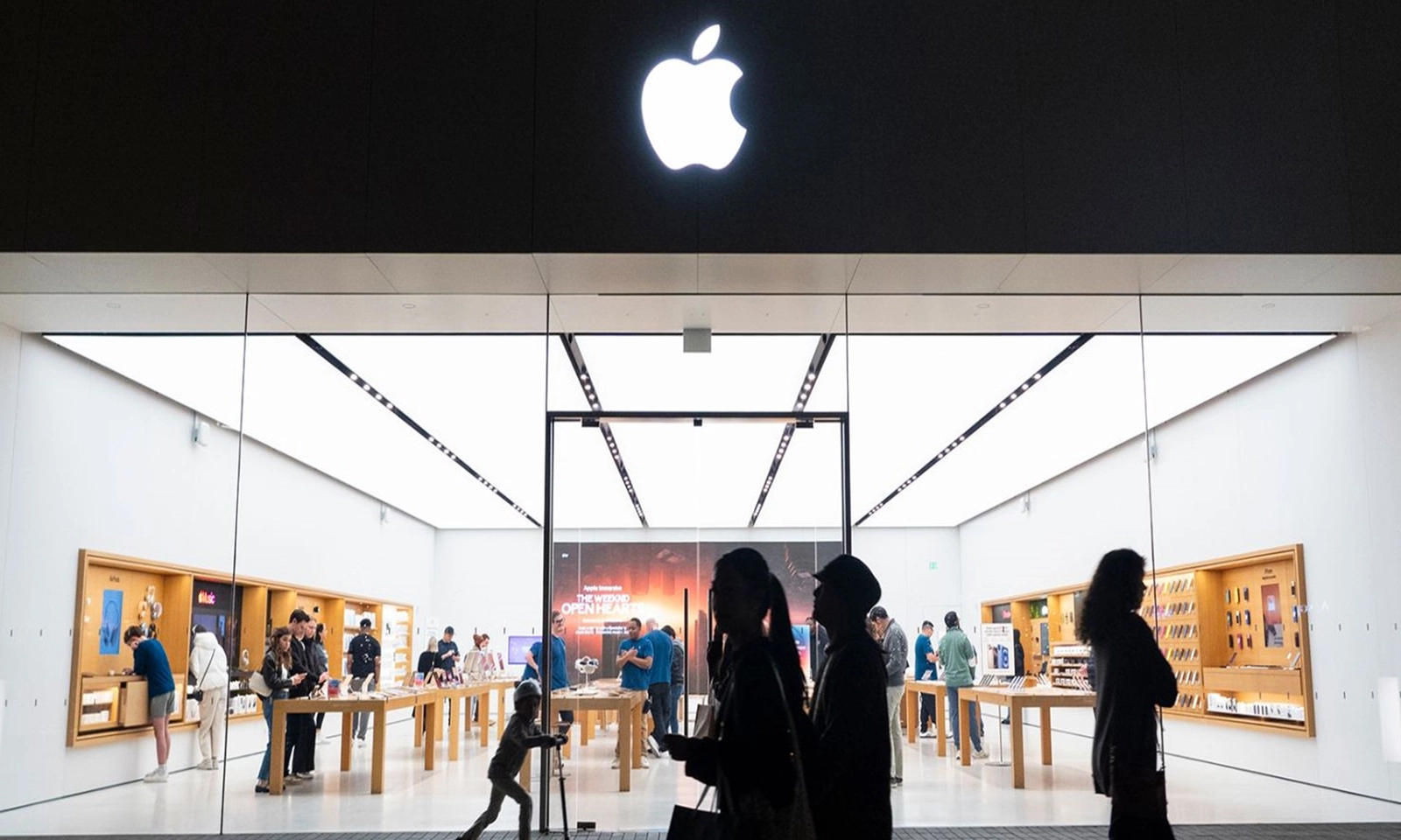 Giá iPhone có thể tăng gấp ba lần lên 3.500 đô la nếu được sản xuất tại Mỹ
