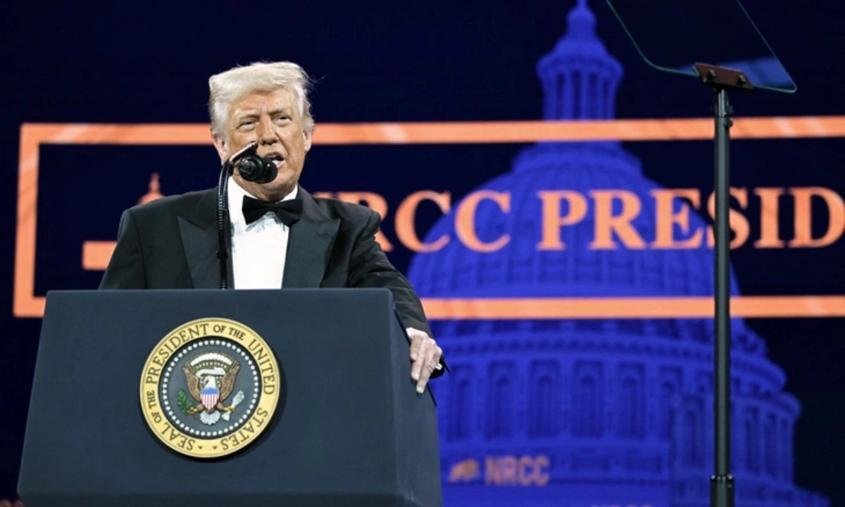 Ông Trump gây sốc với đòn thuế 104%, đợi điện thoại từ Trung Quốc