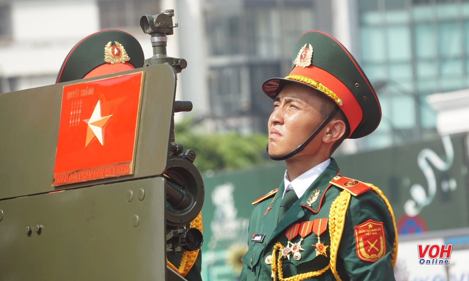 Chiến sĩ Binh chủng Pháo binh bền bỉ tập luyện dưới nắng nóng ‘như thiêu’ tại TPHCM 