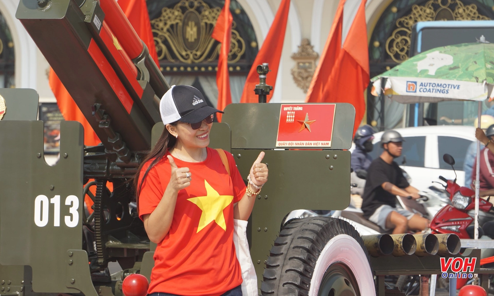Người dân TPHCM ùn ùn’ check-in trận địa pháo