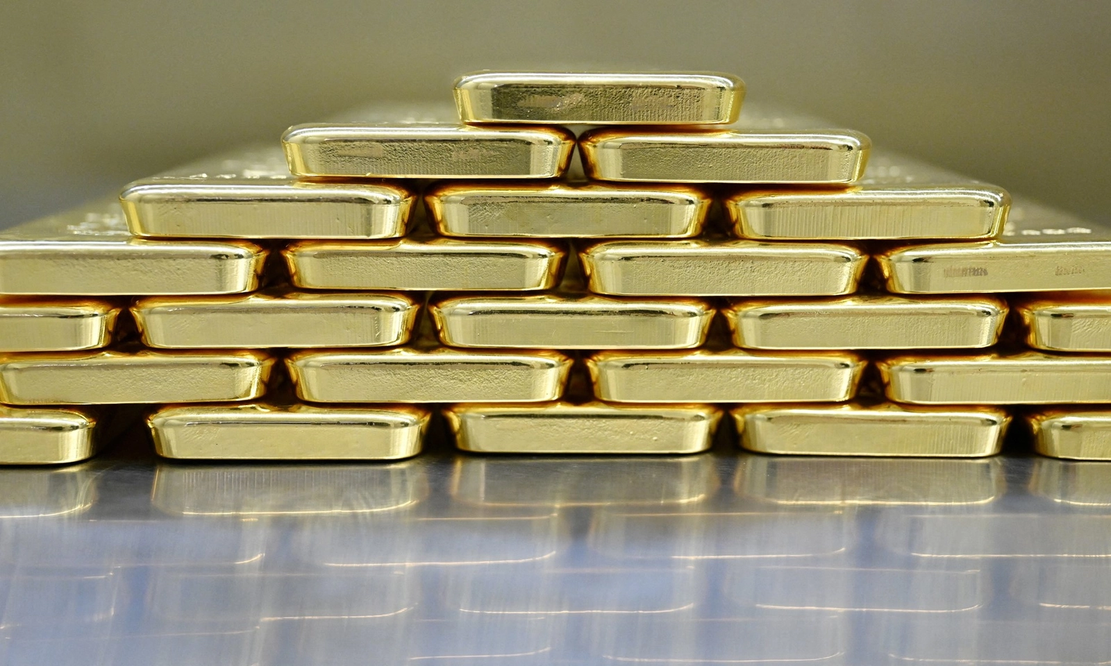 Giá vàng thế giới tăng hơn 1% khi ông Trump tăng thuế đối với Trung Quốc