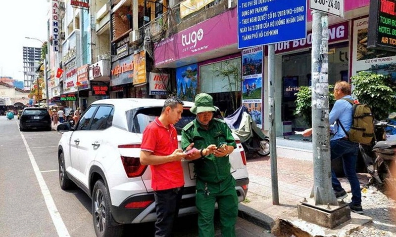 TPHCM đề xuất biện pháp chế tài đối với xe ô tô cố tình không nộp phí đậu xe