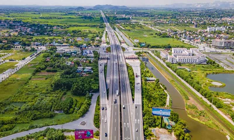Quá tải, nhiều tuyến cao tốc thường xuyên xảy ra ùn tắc