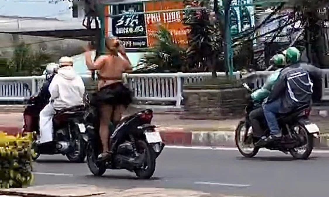 Cô gái buông tay lái xe máy trên đường Trường Chinh có giấy xác nhận bị bệnh tâm thần