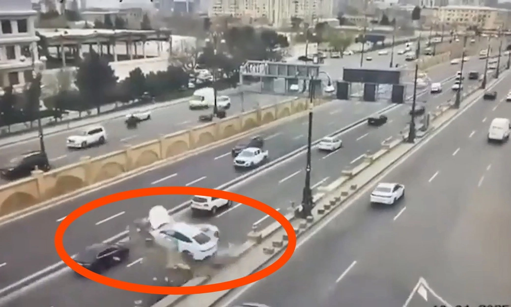 Video clip: Chiếc BYD bay qua đường như phim hành động tại Baku​