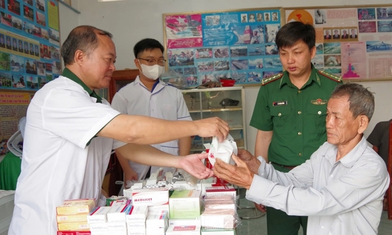 Đề xuất phụ cấp đặc thù cho nhân viên y tế 