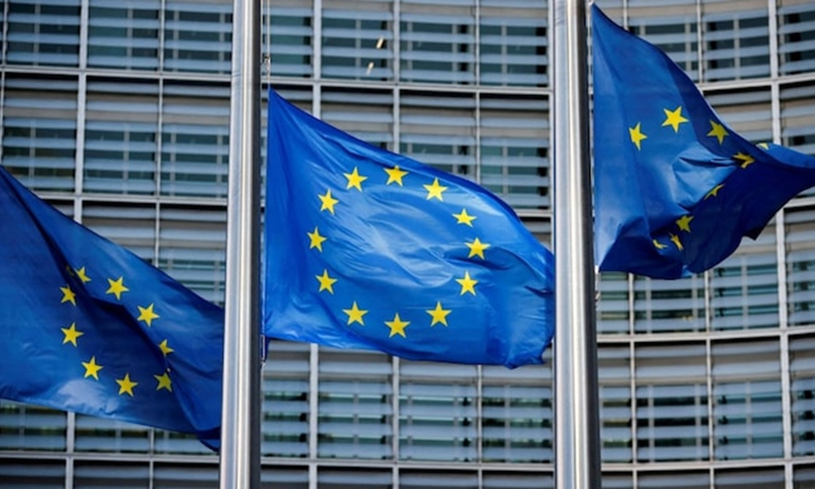 EU cấp điện thoại dùng một lần cho các nhân viên qua Mỹ công tác