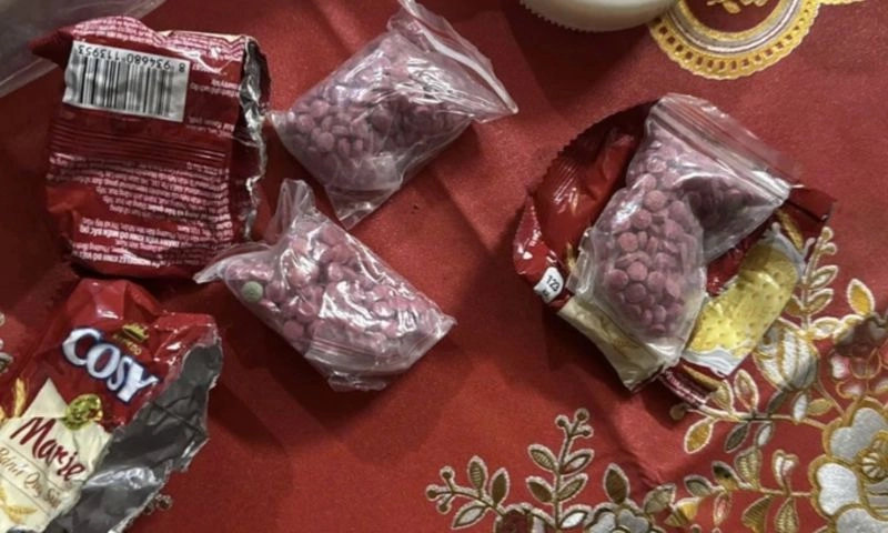Khởi tố đôi nam nữ tàng trữ, mua bán hơn 1.000 viên ma túy tổng hợp