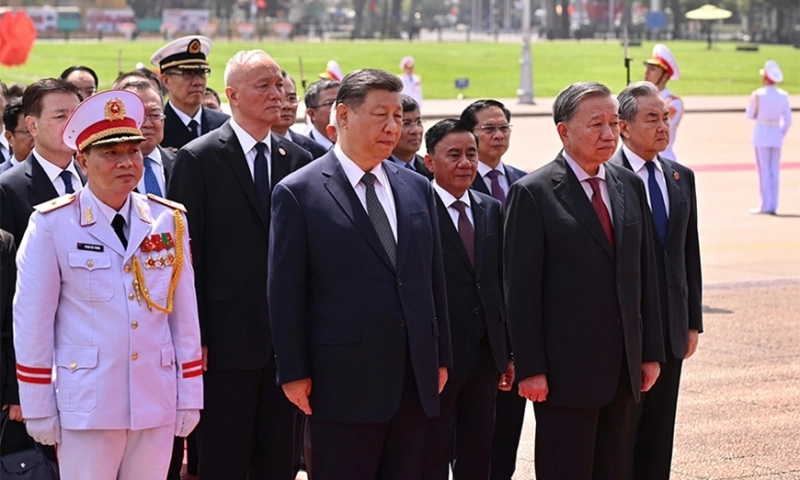 Tổng Bí thư, Chủ tịch nước Trung Quốc Tập Cận Bình vào Lăng viếng Chủ tịch Hồ Chí Minh