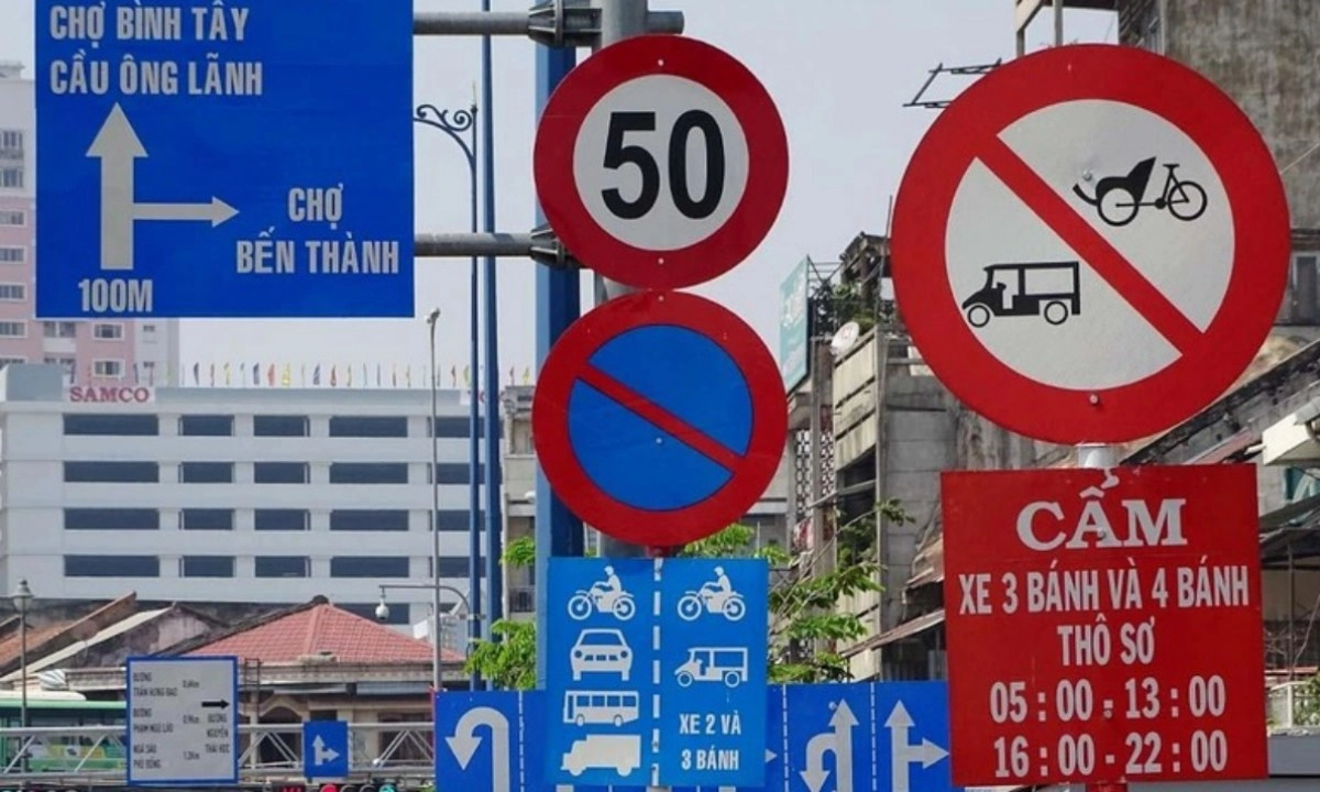 Xử lý bất cập đèn tín hiệu, biển báo đường bộ xong trong tháng 4