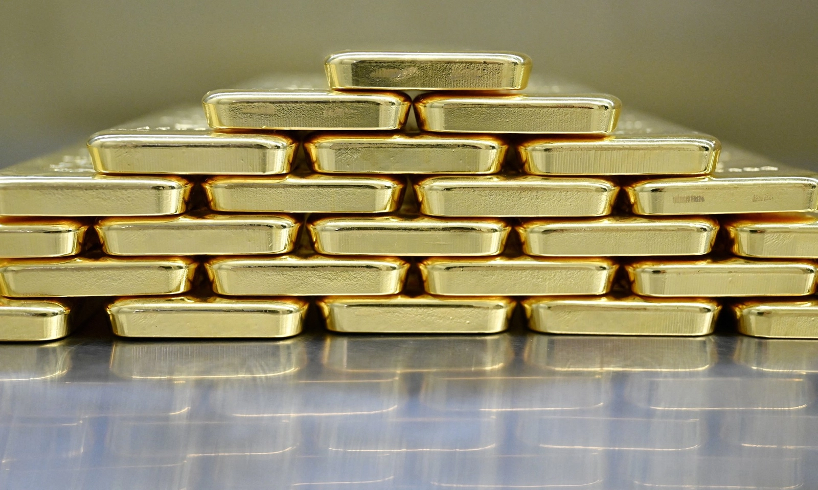 Giá vàng thế giới lập đỉnh mới 3.290 USD/ounce