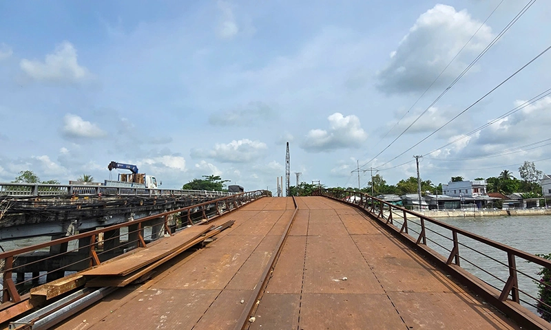 Quyết tâm thông xe cầu tạm Ô Môn dịp lễ 30/4 - 1/5