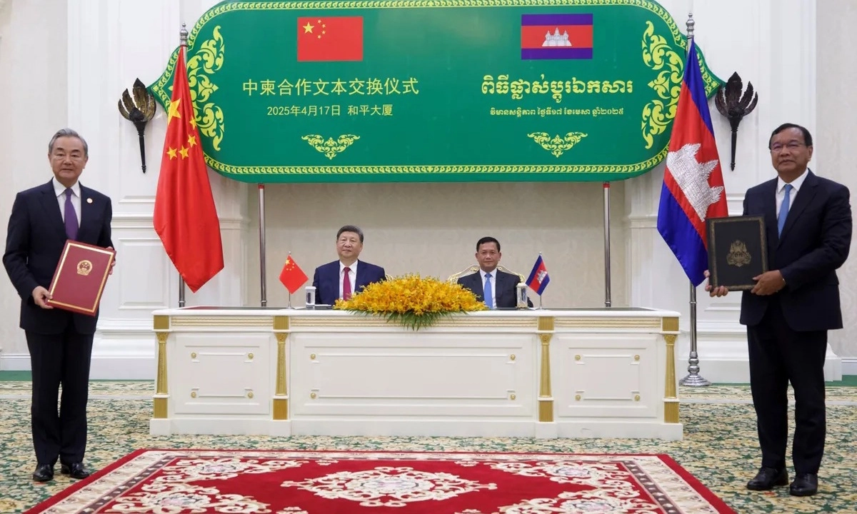 Trung Quốc và Campuchia ký kết nhiều văn kiện hợp tác