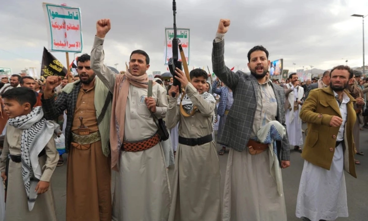 Mỹ tăng cường không kích Houthi, Yemen chìm trong thương vong