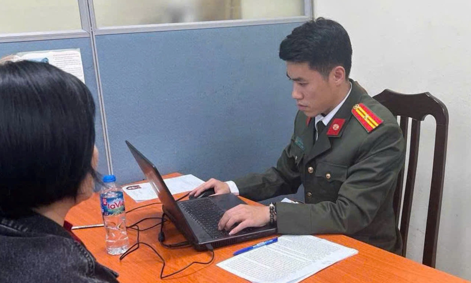 Phạt người phát livestream thông tin sai sự thật tại điểm cấp đổi giấy phép lái xe