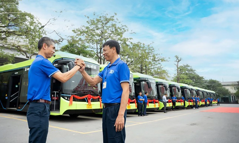 Hà Nội đưa 17 xe buýt điện VinFast vào vận hành