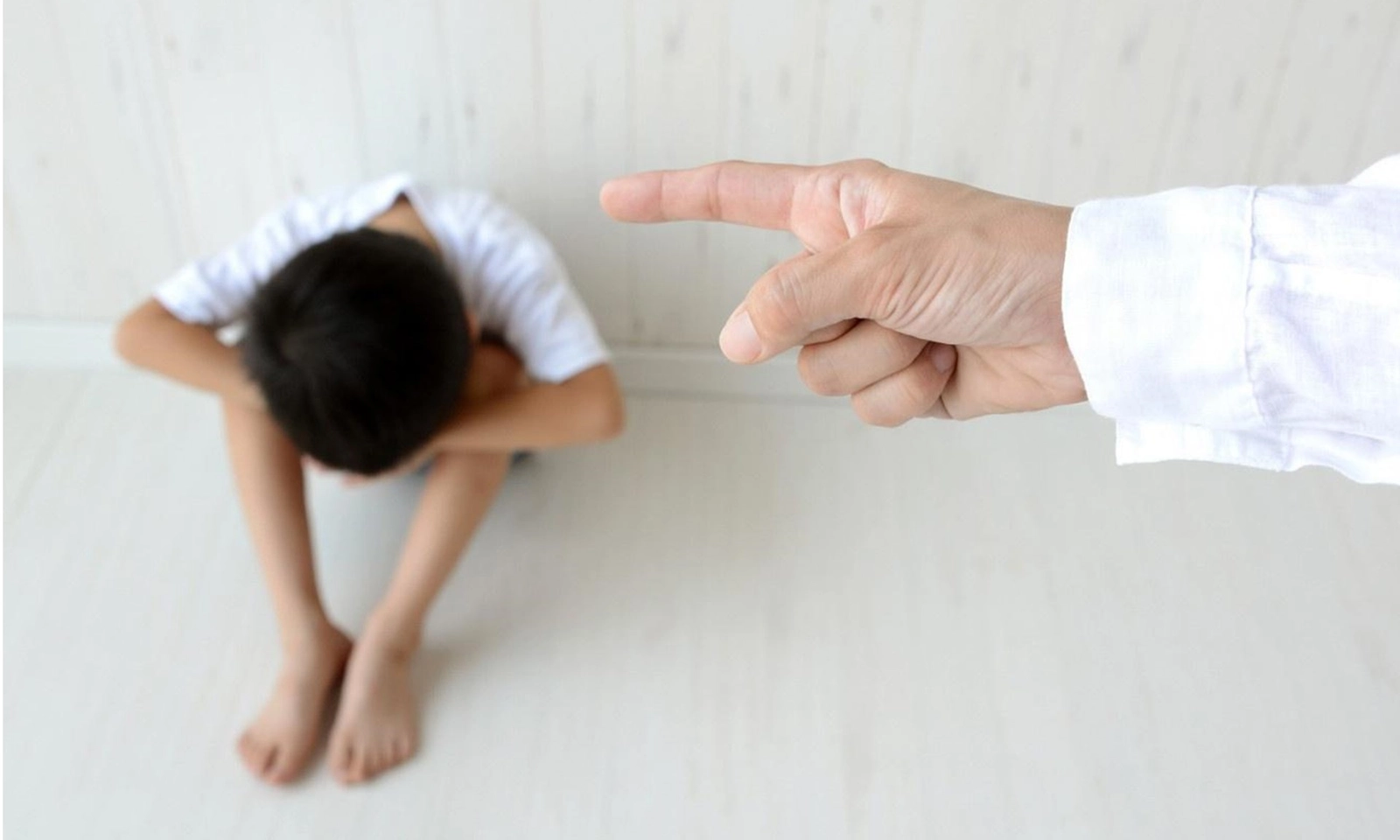 Bắt người đàn ông hành hung con trai 7 tuổi của bạn gái cũ