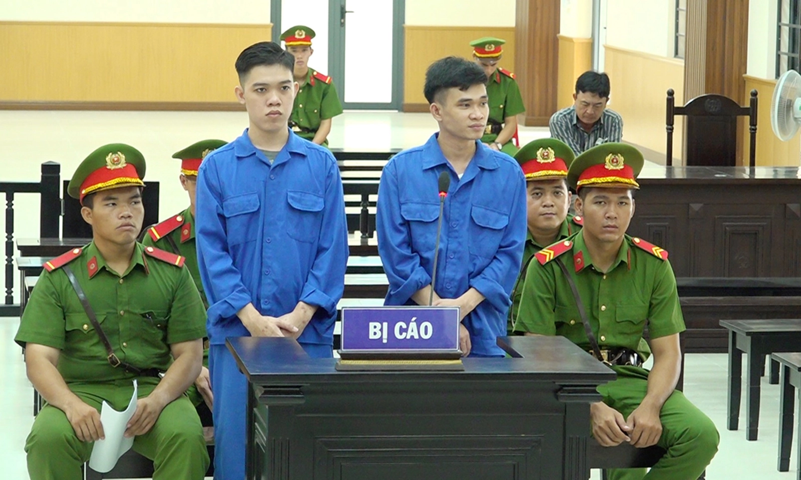 2 thanh niên mang súng và dao đi giải quyết mâu thuẫn lĩnh án tù