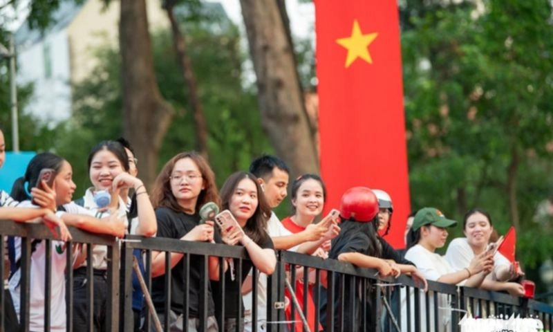 Điểm tin sáng 20/4: Cơn sốt săn chỗ đẹp xem diễu binh 30/4 | Siết chặt quản lý bán hàng đa cấp