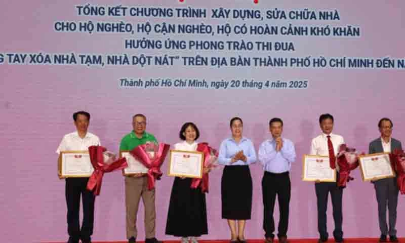TPHCM sửa chữa 323 căn nhà tạm, nhà dột nát