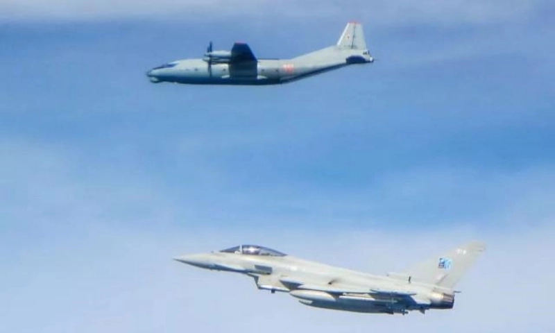 Anh điều tiêm kích chặn máy bay Nga gần không phận NATO