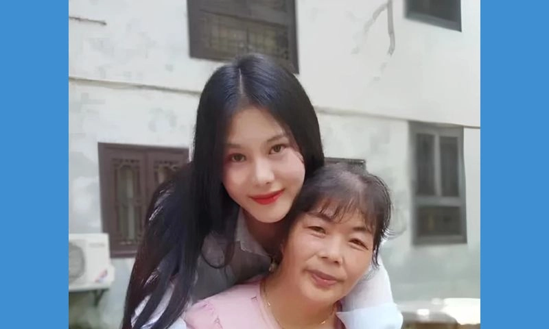 Cô gái trả nợ thay bạn trai đã mất suốt 5 năm